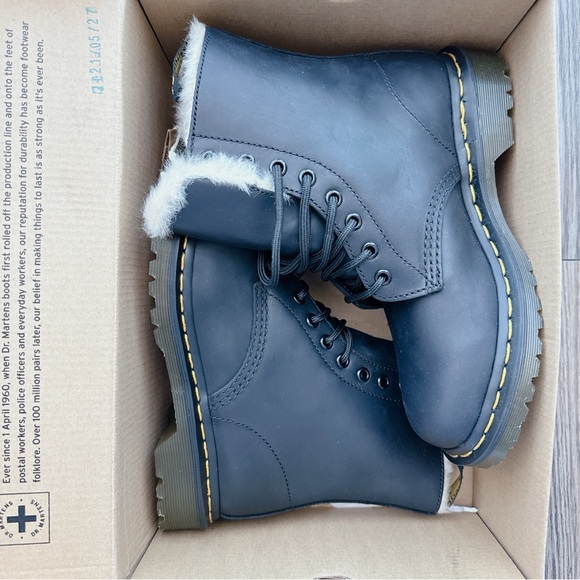 Dr. Marten’s 1460 Serena Core Faux Fur Lined NEW! Size 7 women’s leather boots - Picture 7 of 15